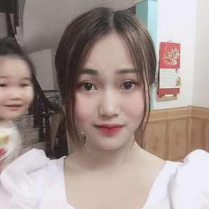 Khách hàng Uyên